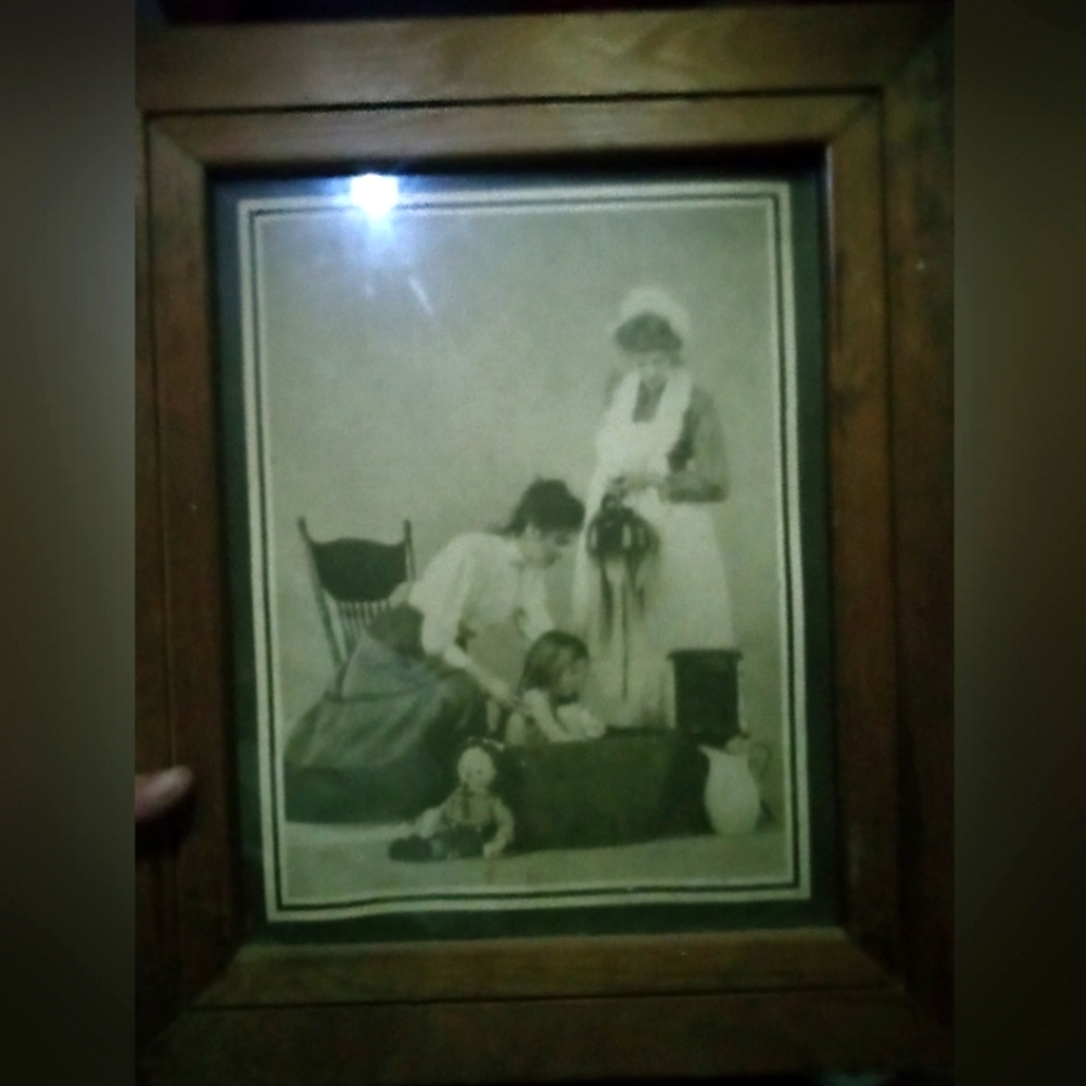 1900's Photo of a family at bath time***